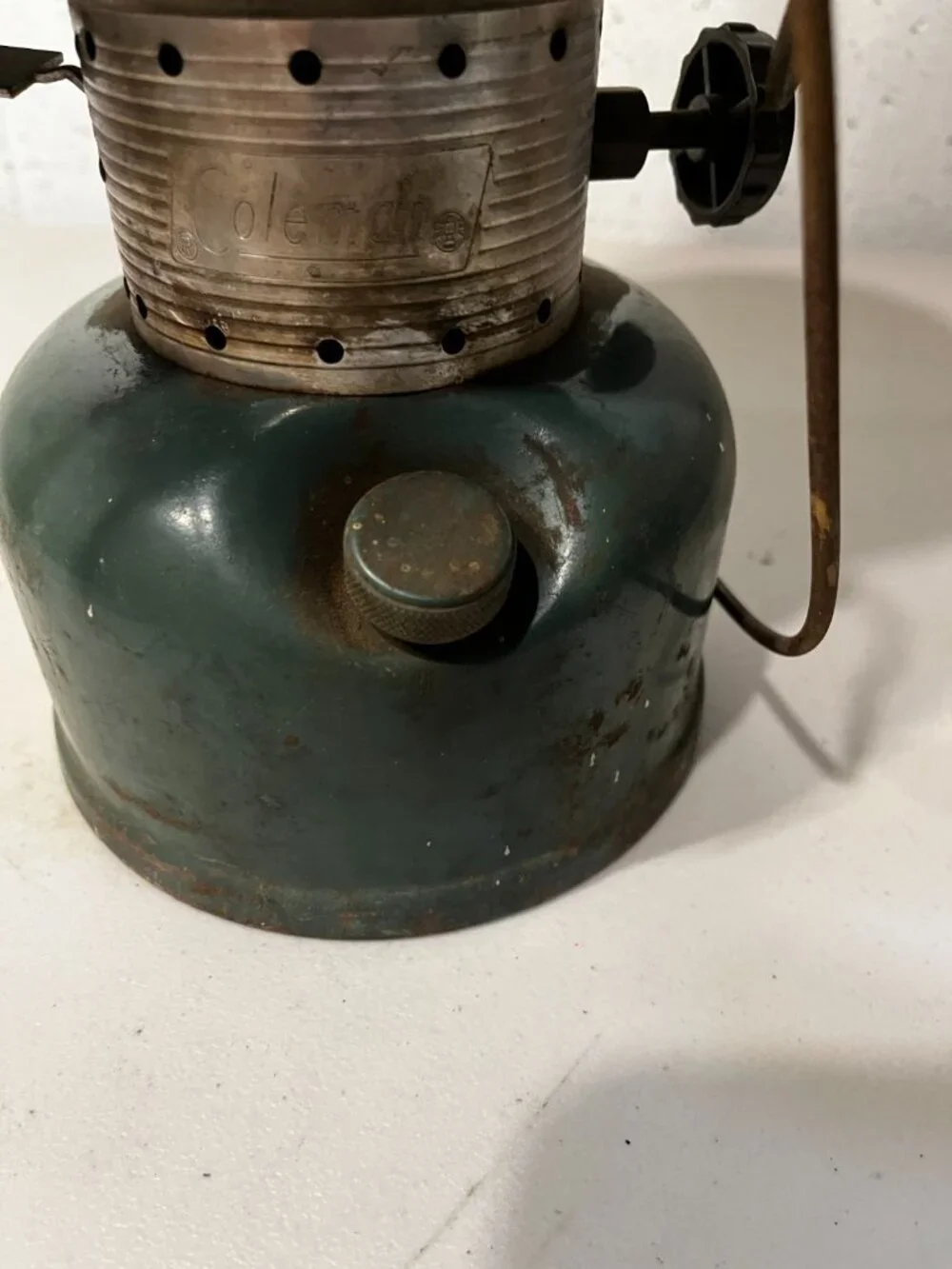 Vintage 1972 Coleman Lantern Model 220F w/ Pyrex Globe & reflector Dated 6 72